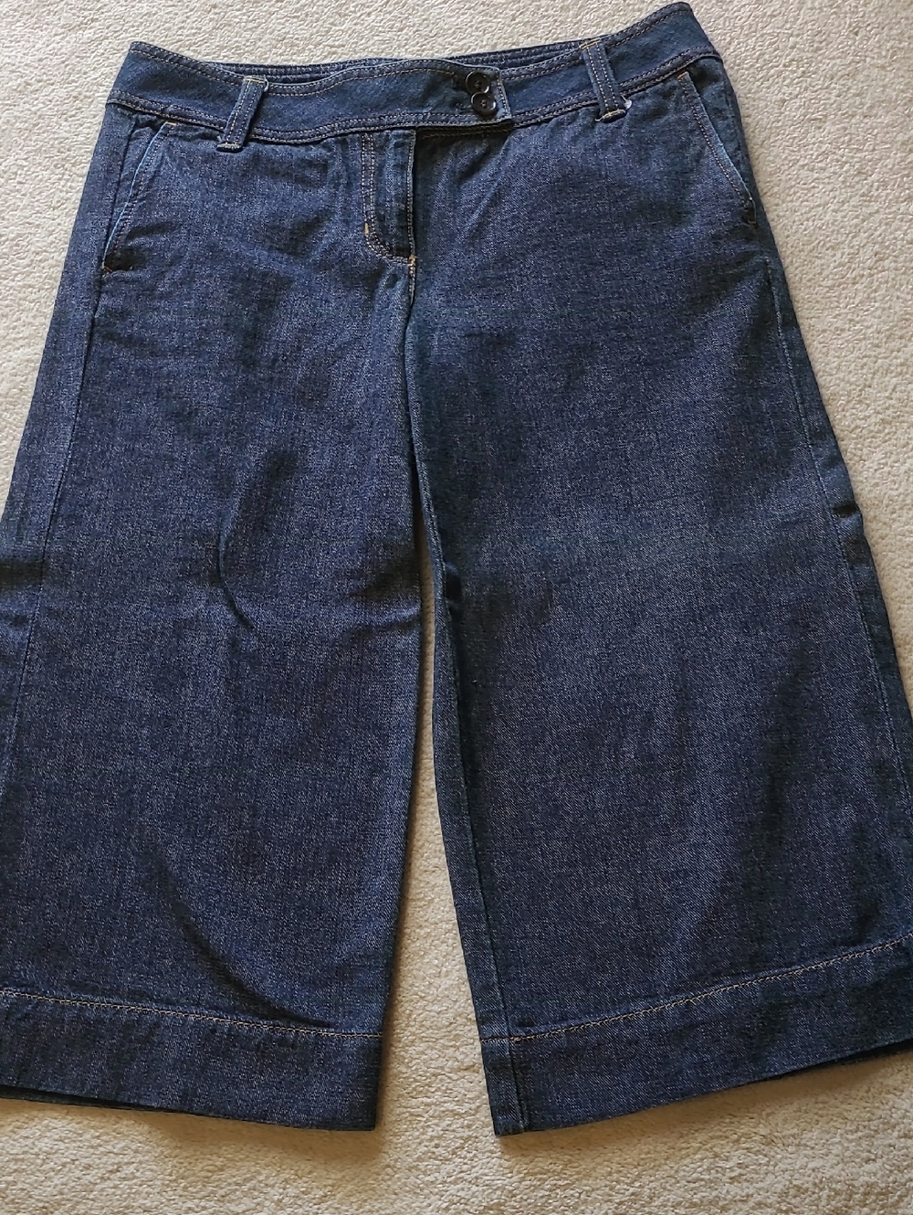 Ann Taylor Size 4  Dark Blue Denim  Capris